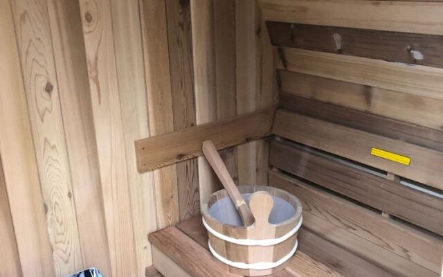 Four Corners Holiday Home with Hot Tub & Sauna