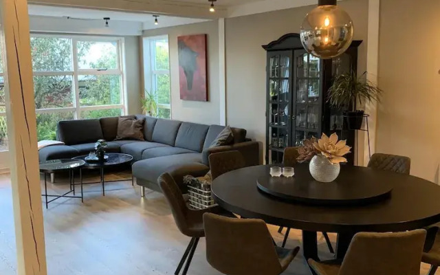 Great 8 Person House, Reykjavik, Free use of Car!