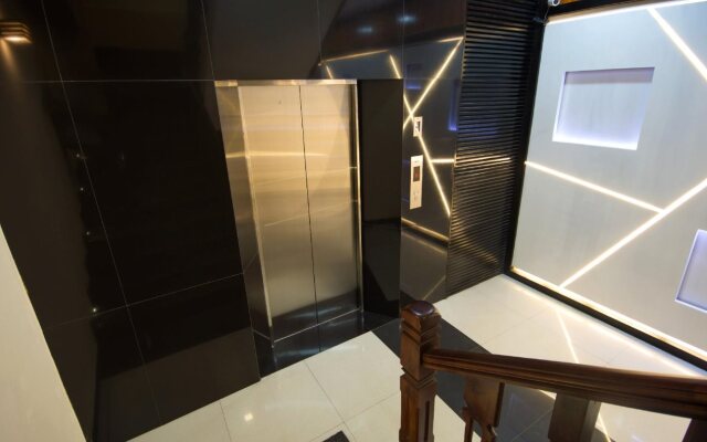 Ceyloni City Hotel