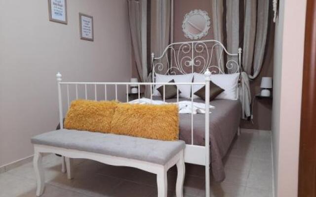 Nikos Studio