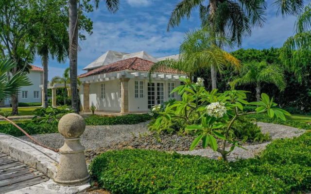 Luxury 2-level villa in Punta Cana