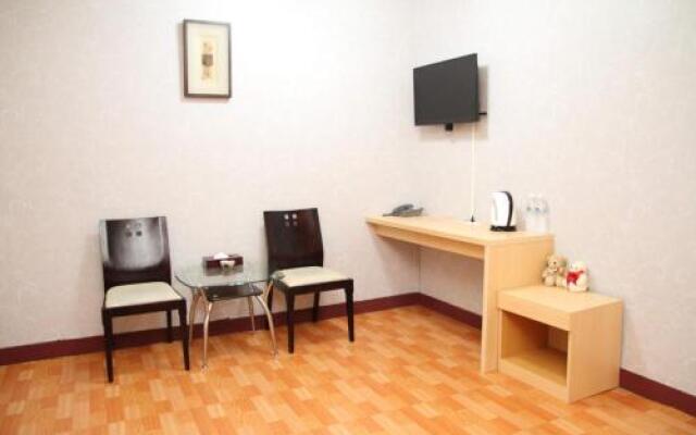 Yadu Hotel