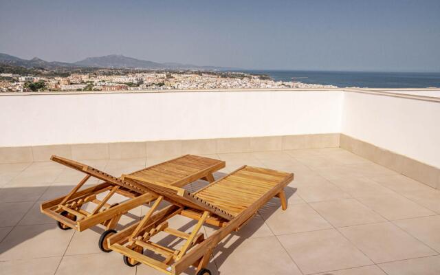 LME9F1- Penthouse, amazing views, families only