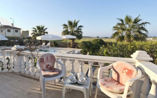 Bungalow Blue Waters by Amy Villas