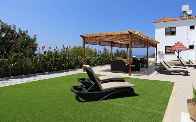 Villa Pergola by Amy Villas