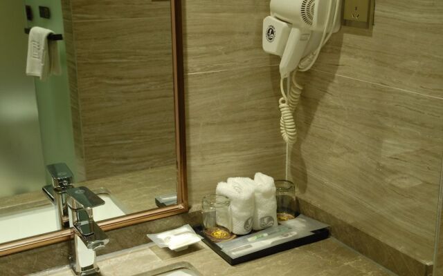 Insail Hotels (Gongbei Port Zhuhai)