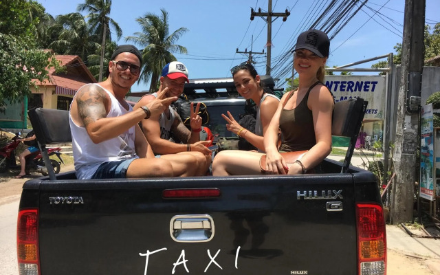 Jungle Hut Bungalows & Hotel