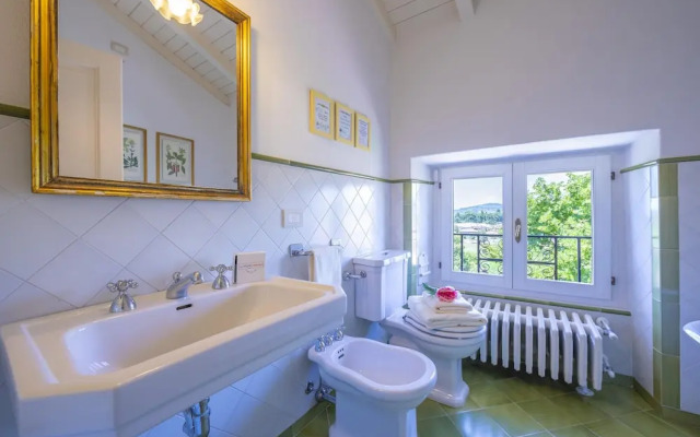 Villa Faccioli Deodara With Shared Pool