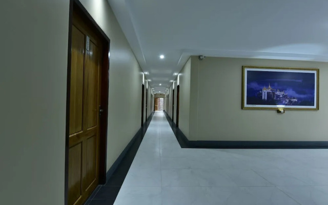 Gold Hotel