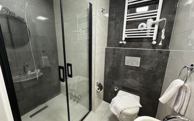 Real Homes & Metro Line