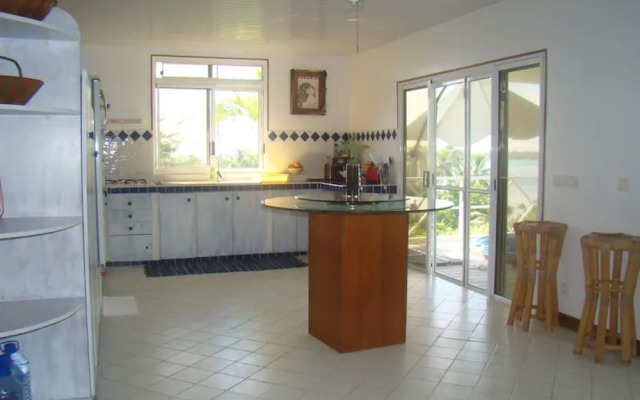 Apoomatai Bay Fare