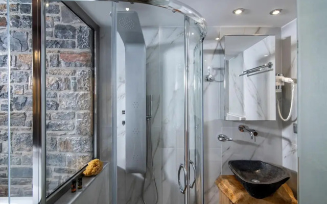 Elena Junior Deluxe Suite by Estia