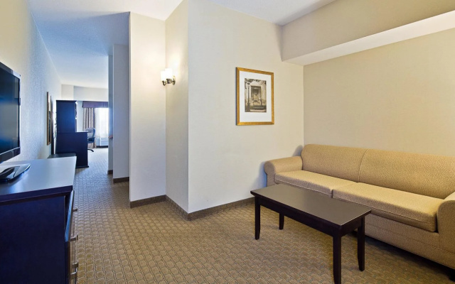 Holiday Inn Express Hotel & Suites Ottawa Airport by IHG
