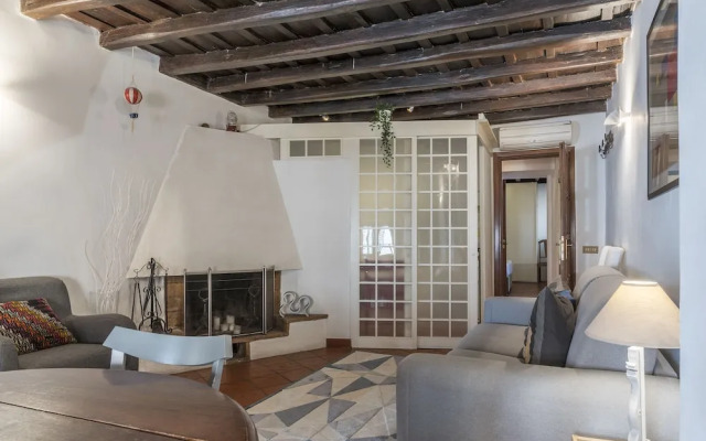 Stylish Flat Domus Aurea