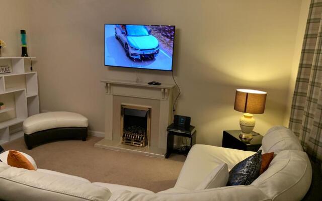 2 Bedroom Immaculate and Stunning Charles Space