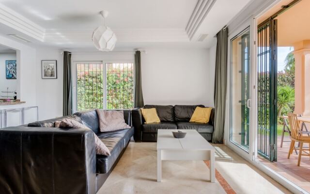 Peaceful Holiday Home in Sitio de Calahonda With Garden