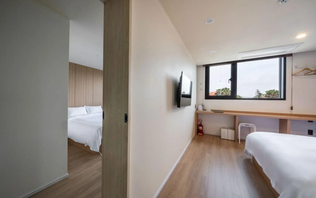 Aroomi Hotel