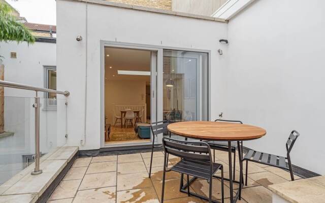 Stunning 2 Bed House W/patio nr Battersea