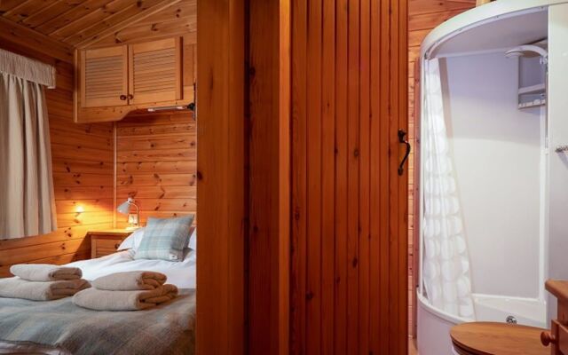 Twa Hoots Lodge