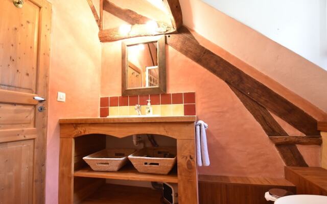 Spacious Holiday Home in Alvignac with Swimming Pool