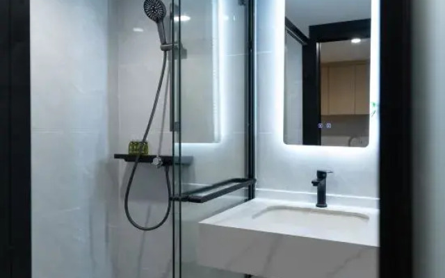 Goaiiting· gaoting service apartment (Zhuhai Gongbei Port Fuhuali Branch)