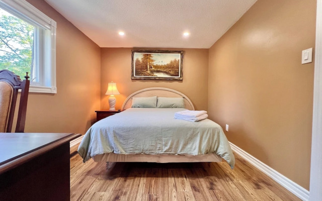 Cozy Home Near Transit & Hillcrest Mall with Free Parking