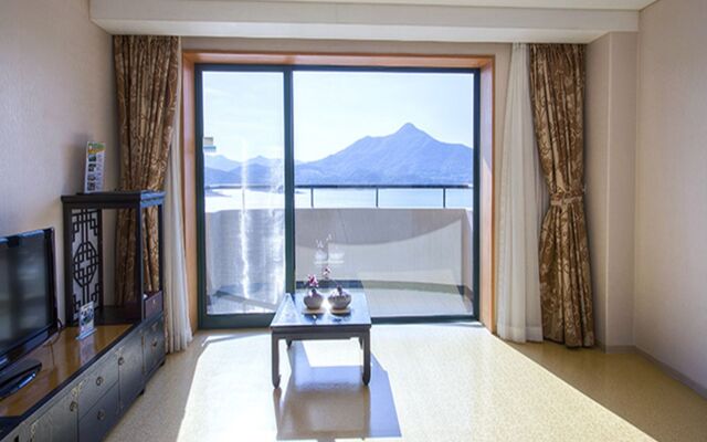 Cheongpung Resort Lake Hotel