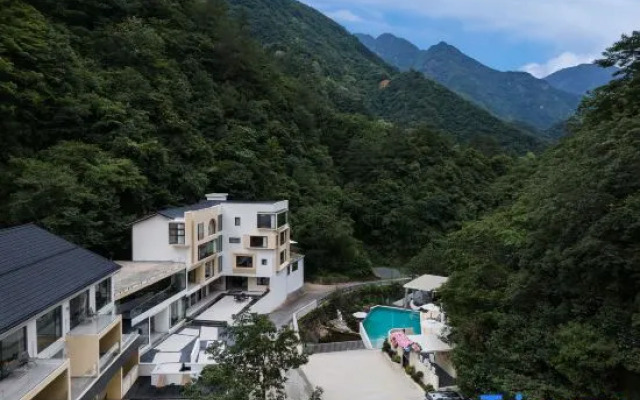 Only this fairyland, riverside sojourn designer art villa mountain lodging