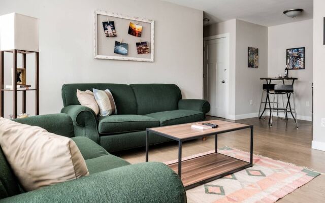 Modern Apartment in East Side Milwaukee