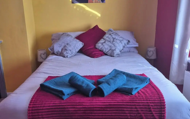 Swansea Serenity Retreat-3 bed House-large Garden