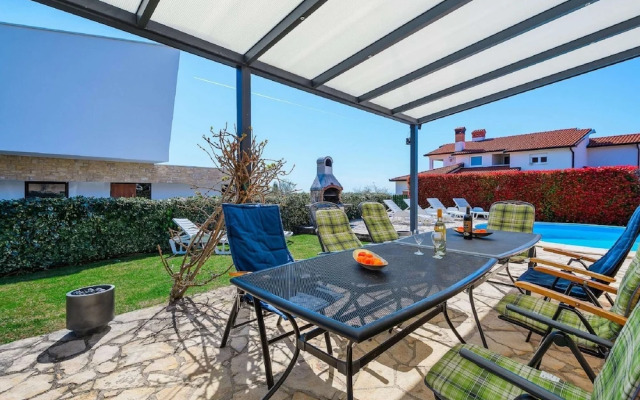 Spacious Holiday Home in Visnjan With Private Pool