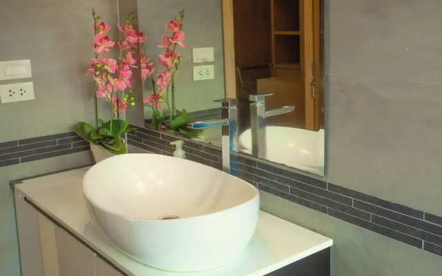 Nee Pool Villa