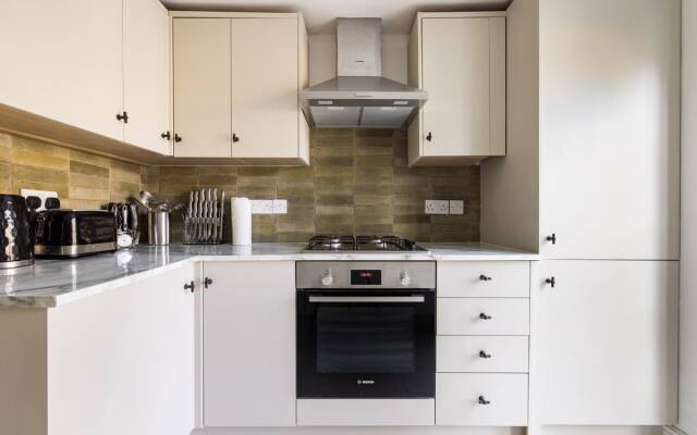 The Finsbury Park Arms - Elegant 2BDR Flat with Garden