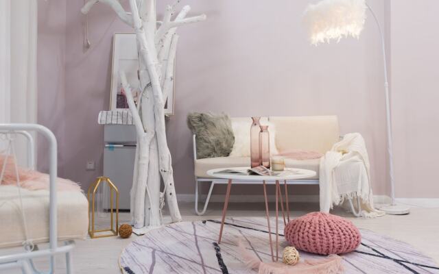 Qing Apartment Spring Heartbeat