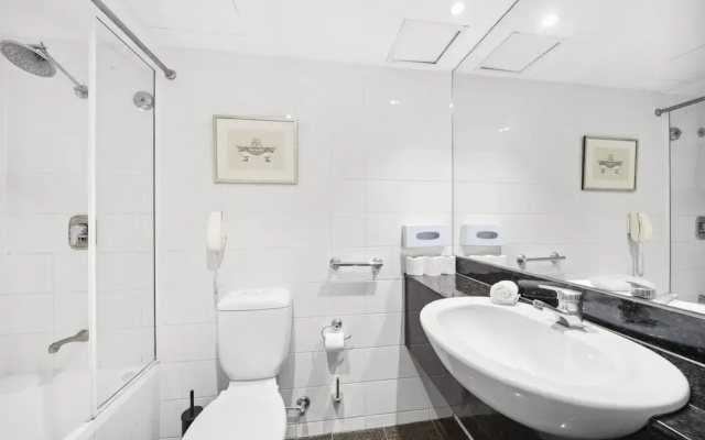 Bright Studio With Pool Access in Parramatta