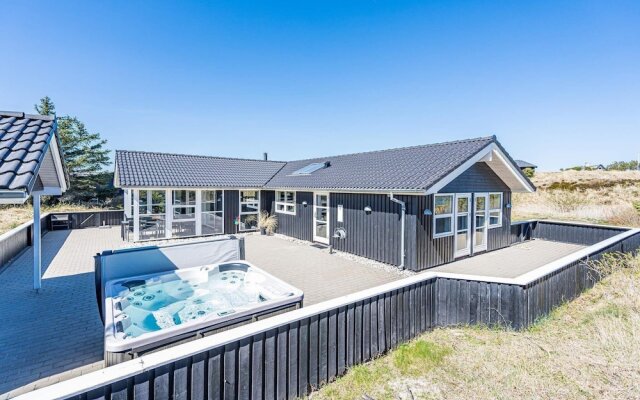 10 Person Holiday Home in Henne