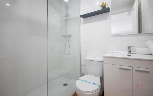 Th08 Apartamento Moderno con Patio Privado
