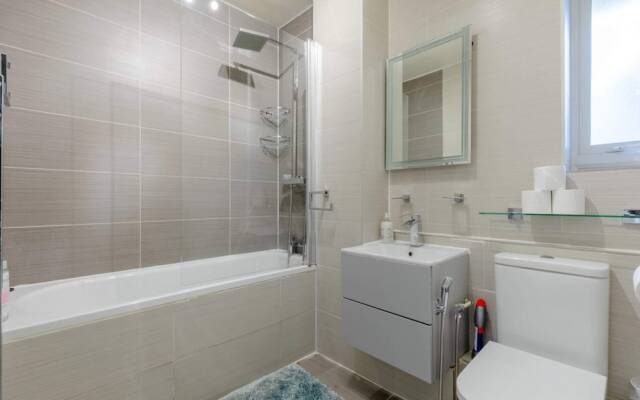Inviting 2BD Flat 15 Minutes From Regents Park!
