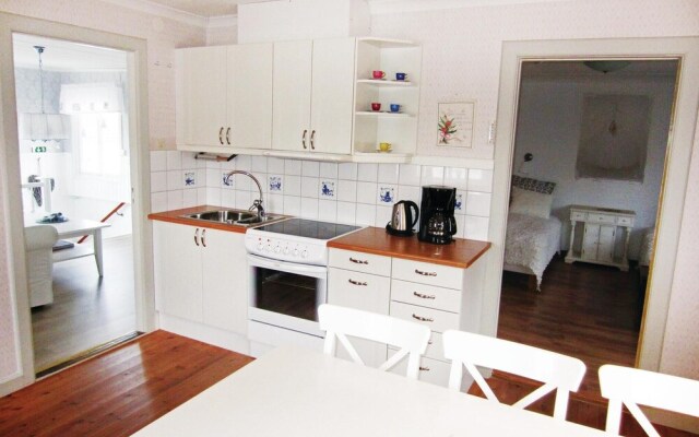 Beautiful Apartment in Kungshamn With 3 Bedrooms and Wifi