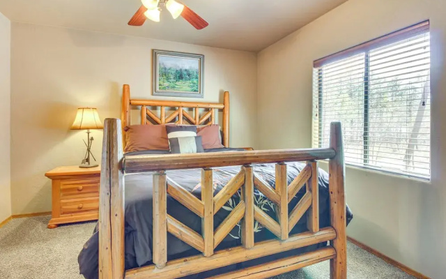 Family-friendly Hideaway Cabin in Lakeside!