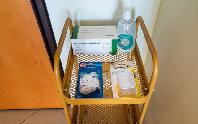 Sea view Apartment with sunbathing Terrace & 2 Swimming pools