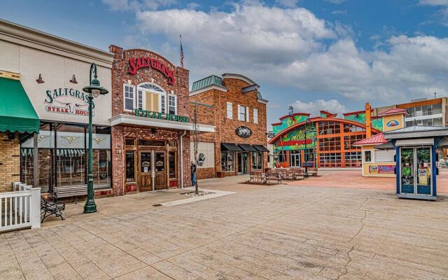 Majestic Lakeside Hideaway 2 Bedroom Condo