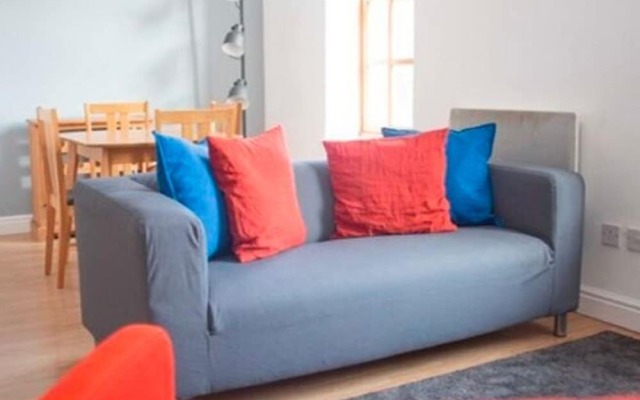 Snug Holiday Home in Gloucester Near Robinswood Hill Park