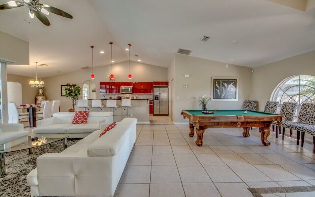 Villazo Ann - Roelens Vacations