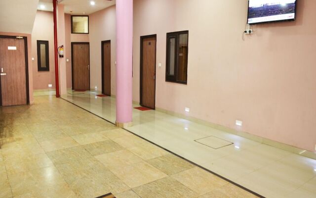 OYO 5809 Empire Inn