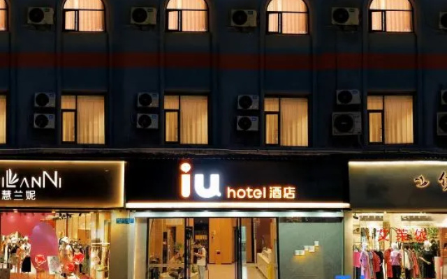 iu Hotel (Kaizhou New Century Pedestrian Street)