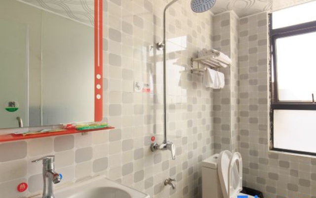 Liuzhou Yuexing Hotel – Bathroom – Liuzhou