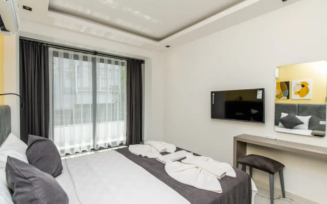 Leonis Hotel