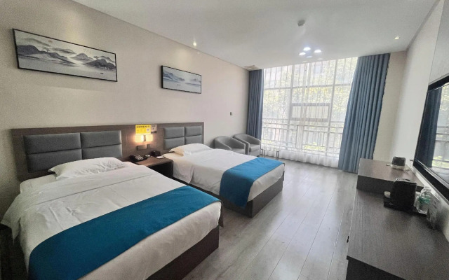 SET Chain Hotel (Jingmen Jingchu University of Technology Zhuyuan)