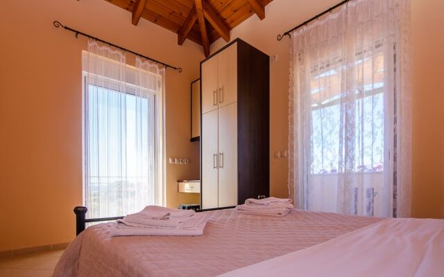 Kyparissia Garden Retreat - Spacious Duplex